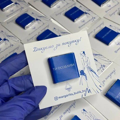 Листівка квадрат (80х80 мм) + шоколад із логотипом для організацій заходів 25432-10 фото